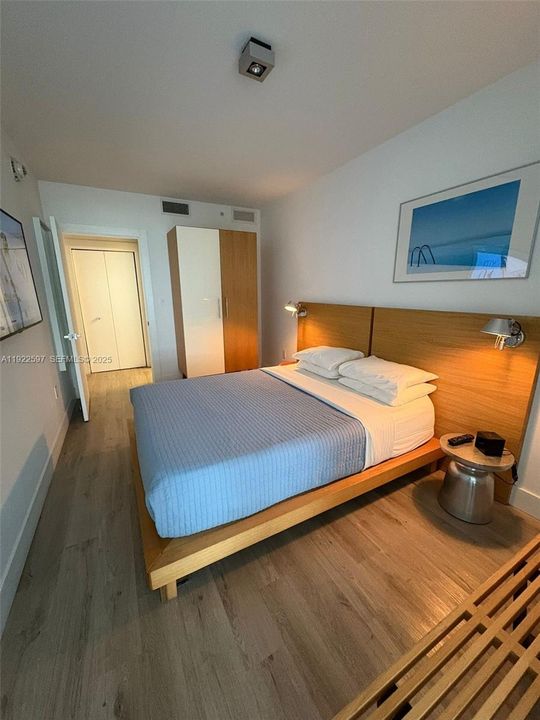 For Sale: $394,900 (1 beds, 1 baths, 437 Square Feet)