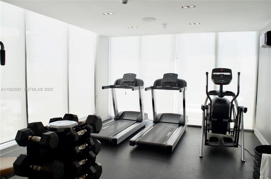 For Sale: $394,900 (1 beds, 1 baths, 437 Square Feet)