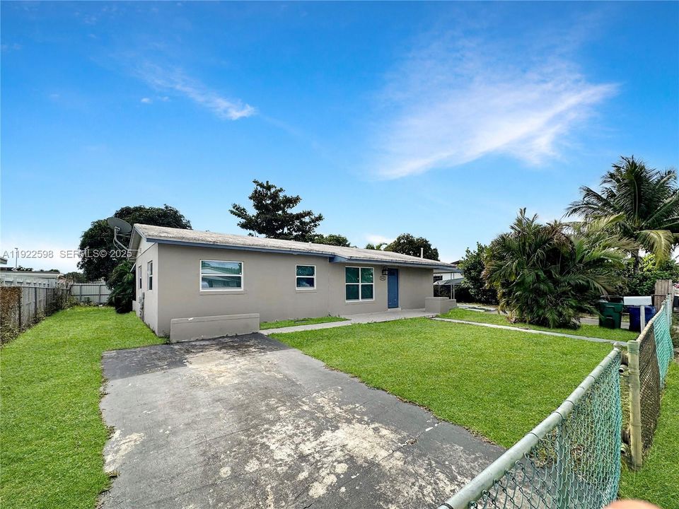 For Rent: $3,100 (3 beds, 1 baths, 1058 Square Feet)