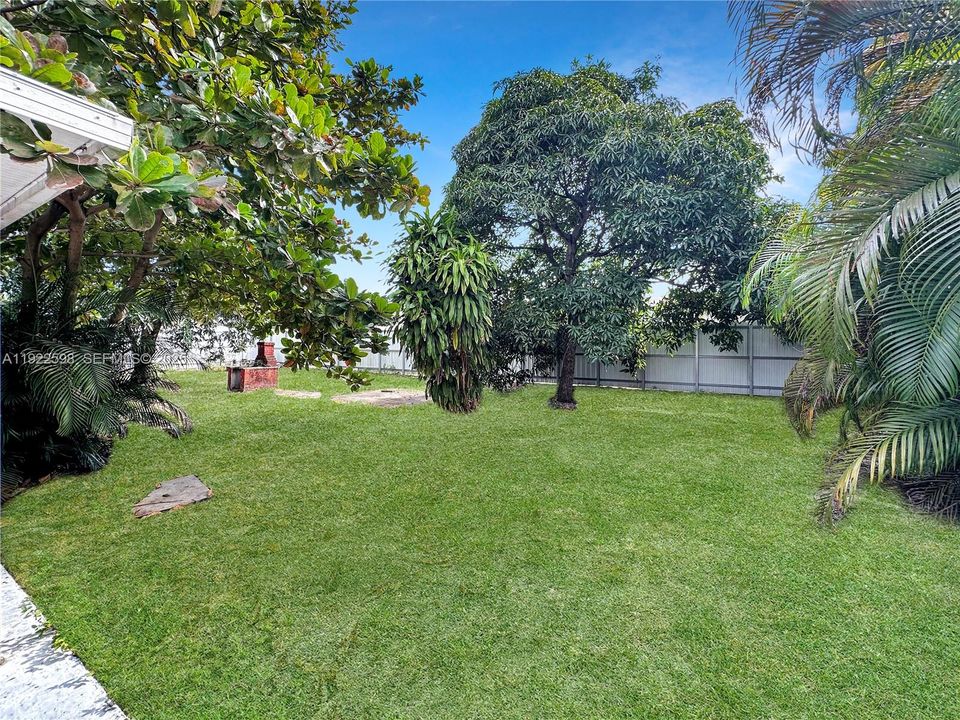 For Rent: $3,100 (3 beds, 1 baths, 1058 Square Feet)