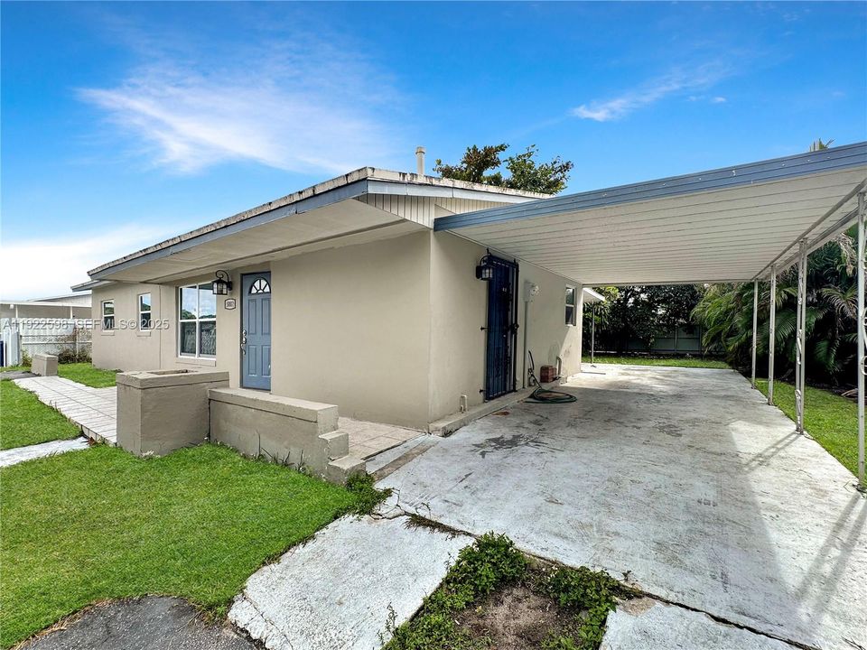 For Rent: $3,100 (3 beds, 1 baths, 1058 Square Feet)