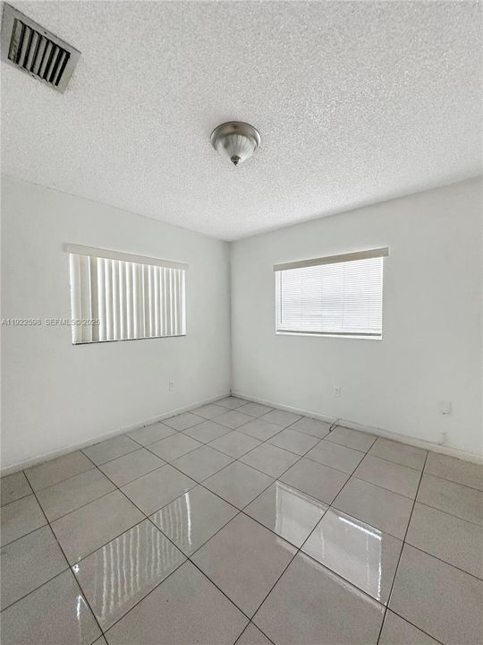 For Rent: $3,100 (3 beds, 1 baths, 1058 Square Feet)
