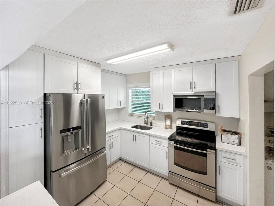 For Rent: $3,100 (3 beds, 1 baths, 1058 Square Feet)