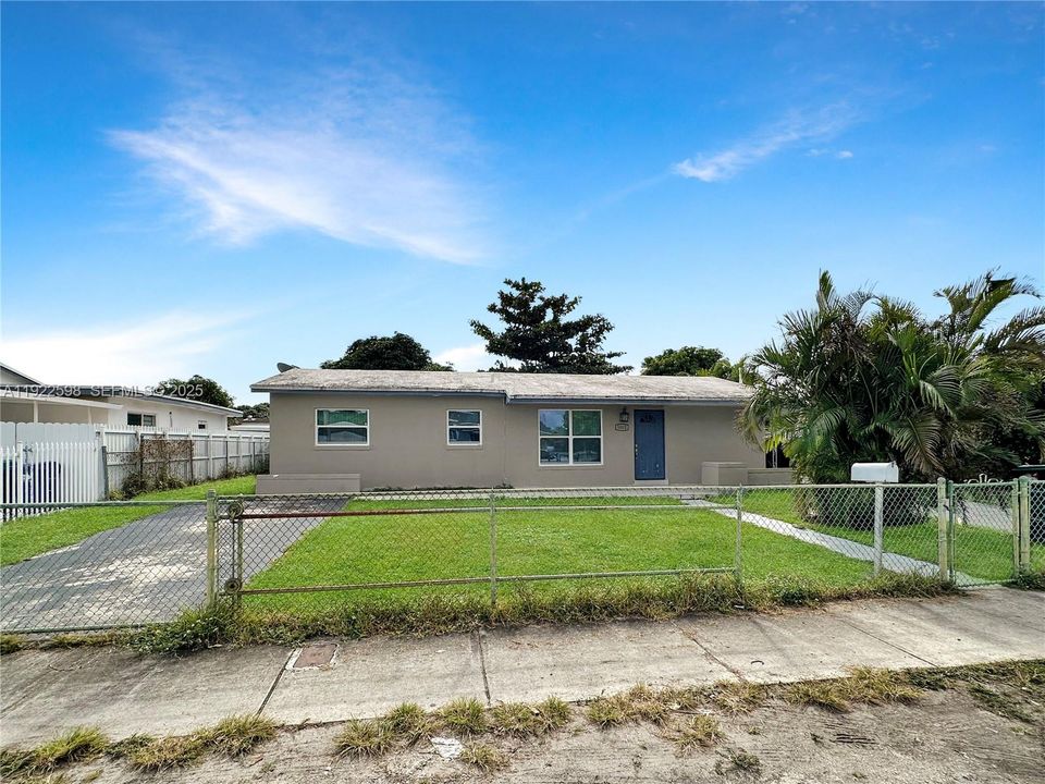 For Rent: $3,100 (3 beds, 1 baths, 1058 Square Feet)