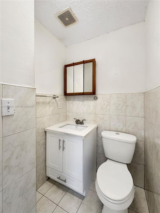 For Rent: $3,100 (3 beds, 1 baths, 1058 Square Feet)