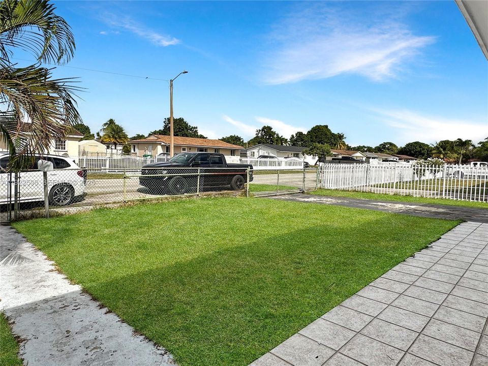 For Rent: $3,100 (3 beds, 1 baths, 1058 Square Feet)