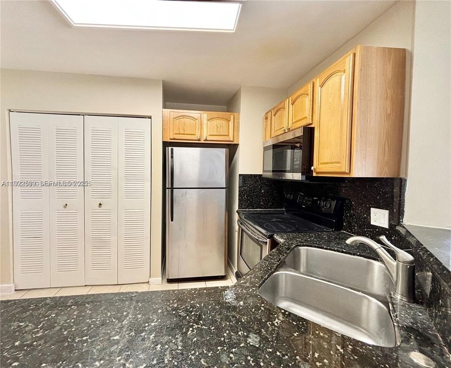 For Rent: $2,000 (2 beds, 2 baths, 1020 Square Feet)