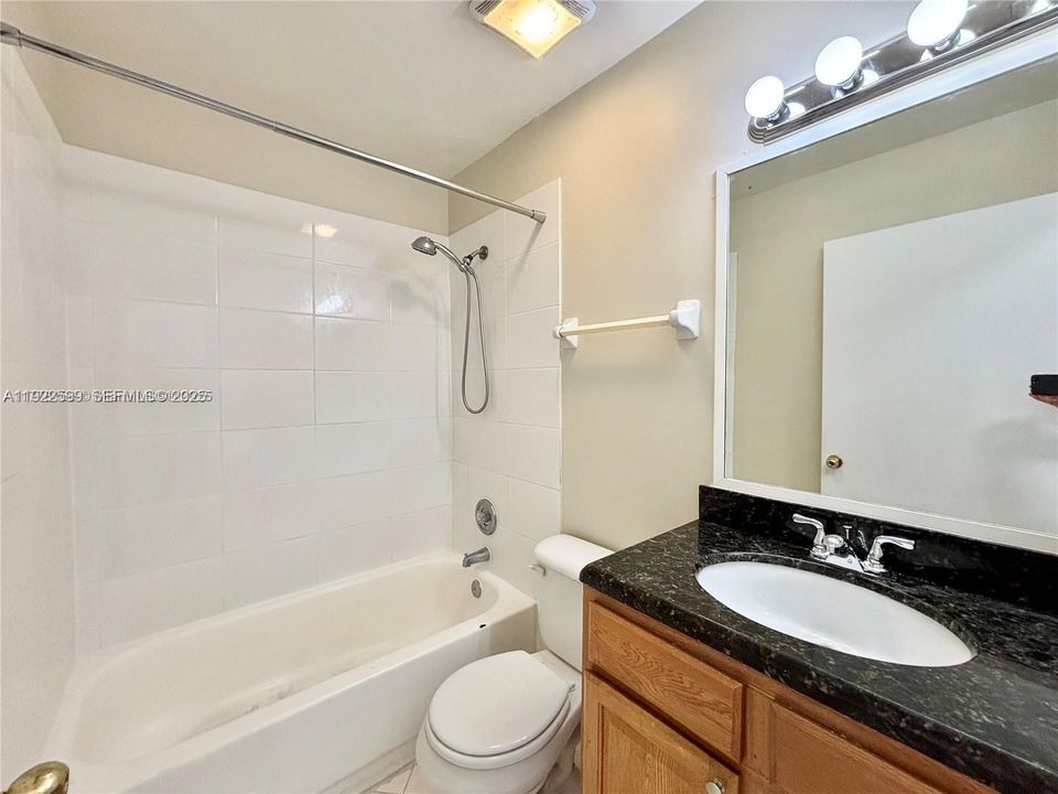 For Rent: $2,000 (2 beds, 2 baths, 1020 Square Feet)