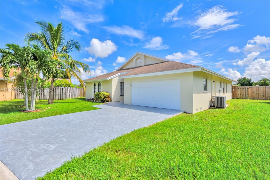 For Rent: $4,200 (4 beds, 2 baths, 1786 Square Feet)