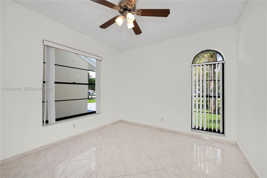 For Rent: $4,200 (4 beds, 2 baths, 1786 Square Feet)