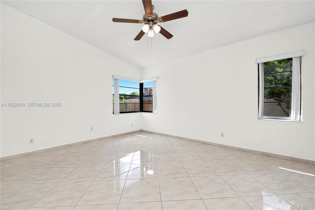 For Rent: $4,200 (4 beds, 2 baths, 1786 Square Feet)