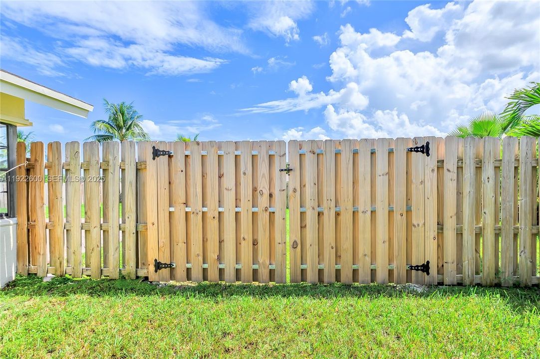 For Rent: $4,200 (4 beds, 2 baths, 1786 Square Feet)