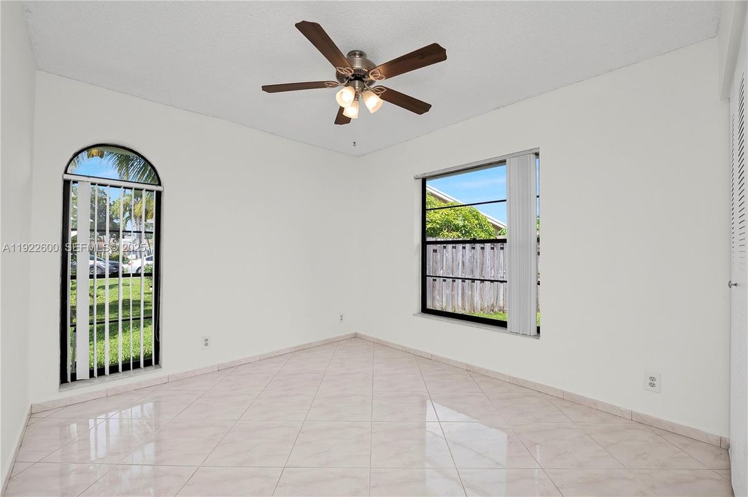 For Rent: $4,200 (4 beds, 2 baths, 1786 Square Feet)