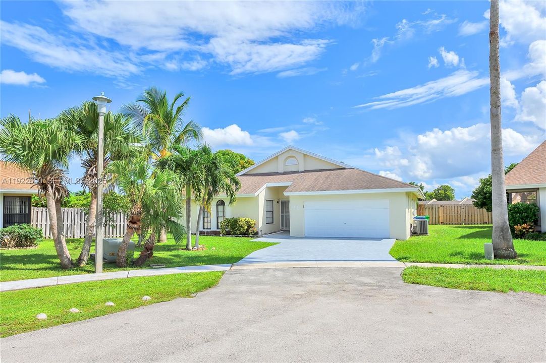 For Rent: $4,200 (4 beds, 2 baths, 1786 Square Feet)