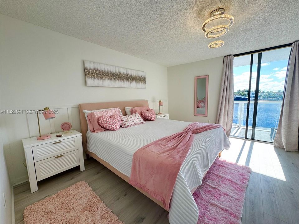 待售: $305,000 (2 贝兹, 2 浴室, 1146 平方英尺)