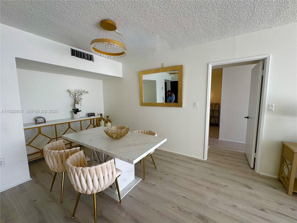 待售: $305,000 (2 贝兹, 2 浴室, 1146 平方英尺)