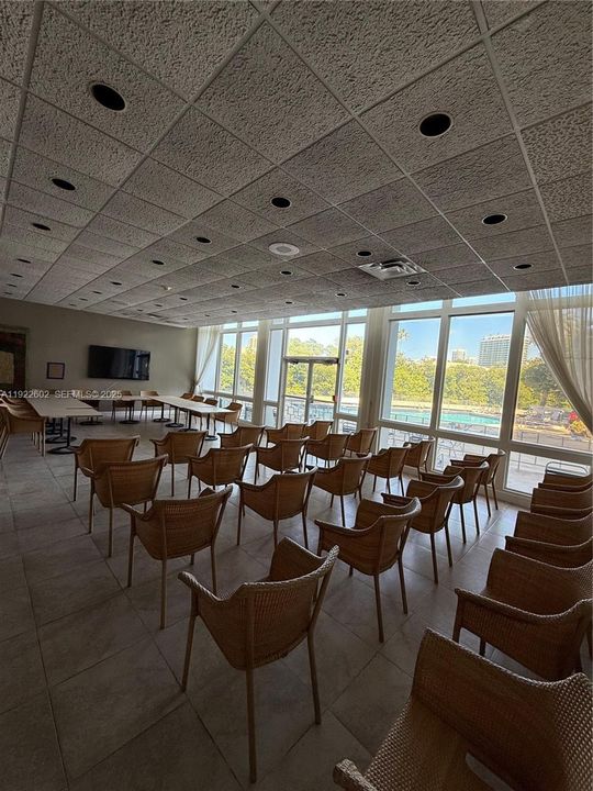 出租: $2,500 (2 贝兹, 2 浴室, 1145 平方英尺)