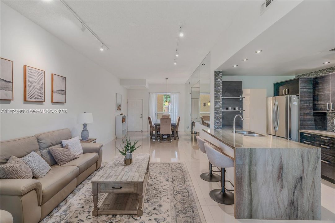 В аренду: $3,500 (2 спален, 2 ванн, 1323 Квадратных фут)