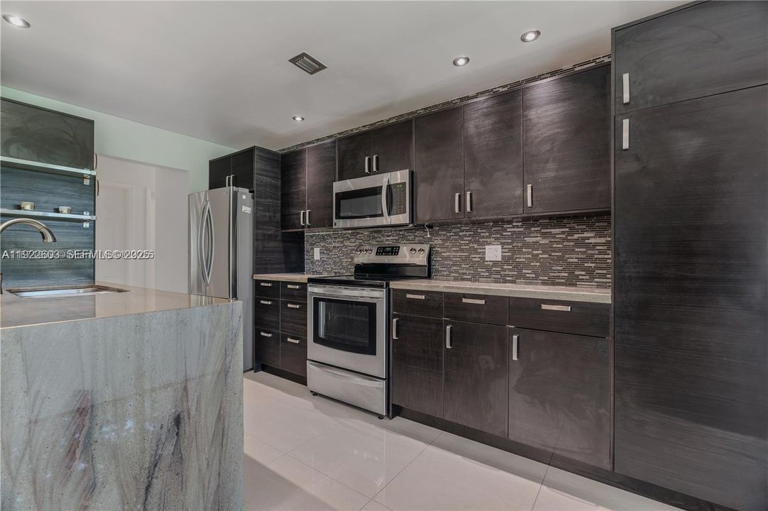 В аренду: $3,500 (2 спален, 2 ванн, 1323 Квадратных фут)