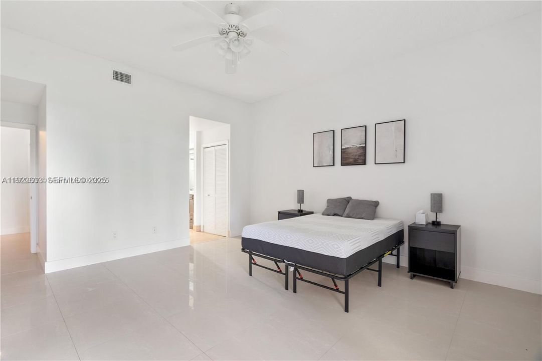 В аренду: $3,500 (2 спален, 2 ванн, 1323 Квадратных фут)