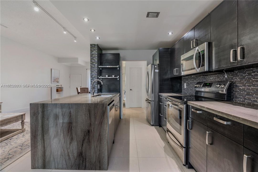 В аренду: $3,500 (2 спален, 2 ванн, 1323 Квадратных фут)