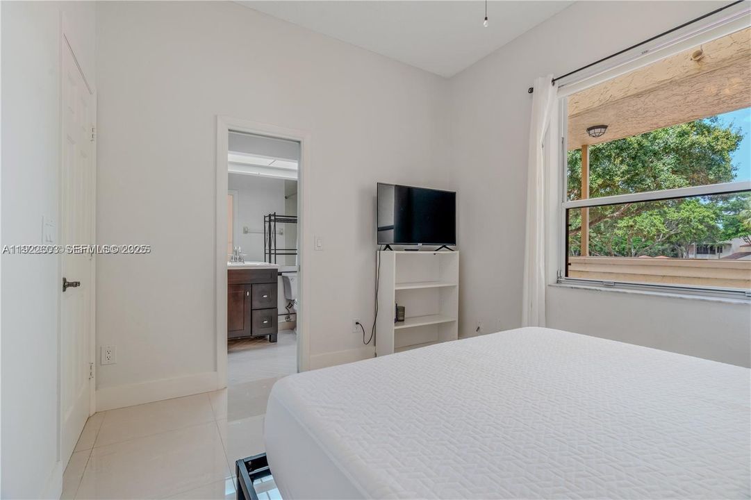 В аренду: $3,500 (2 спален, 2 ванн, 1323 Квадратных фут)