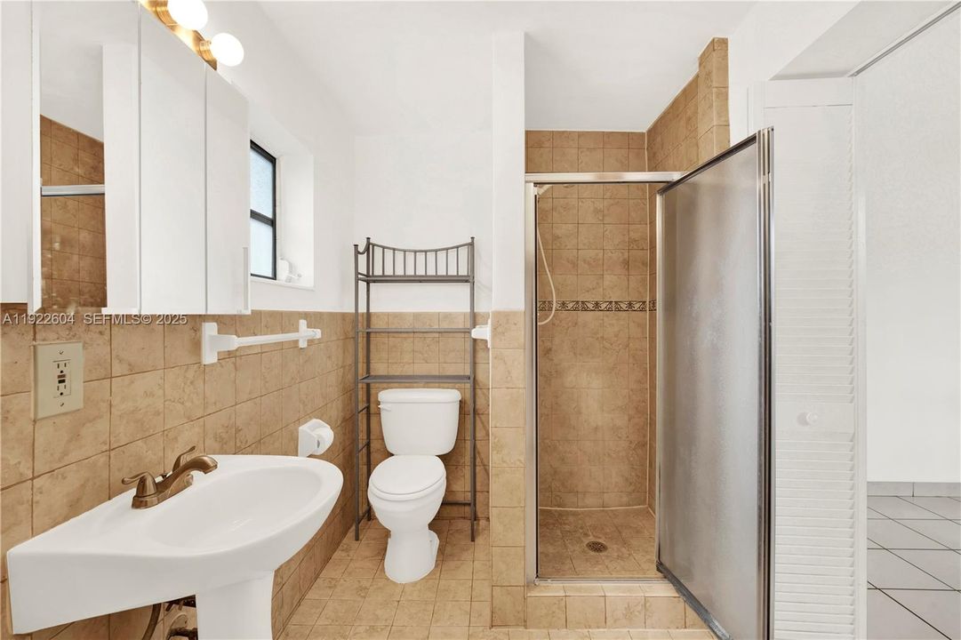 For Sale: $575,000 (2 beds, 2 baths, 1319 Square Feet)