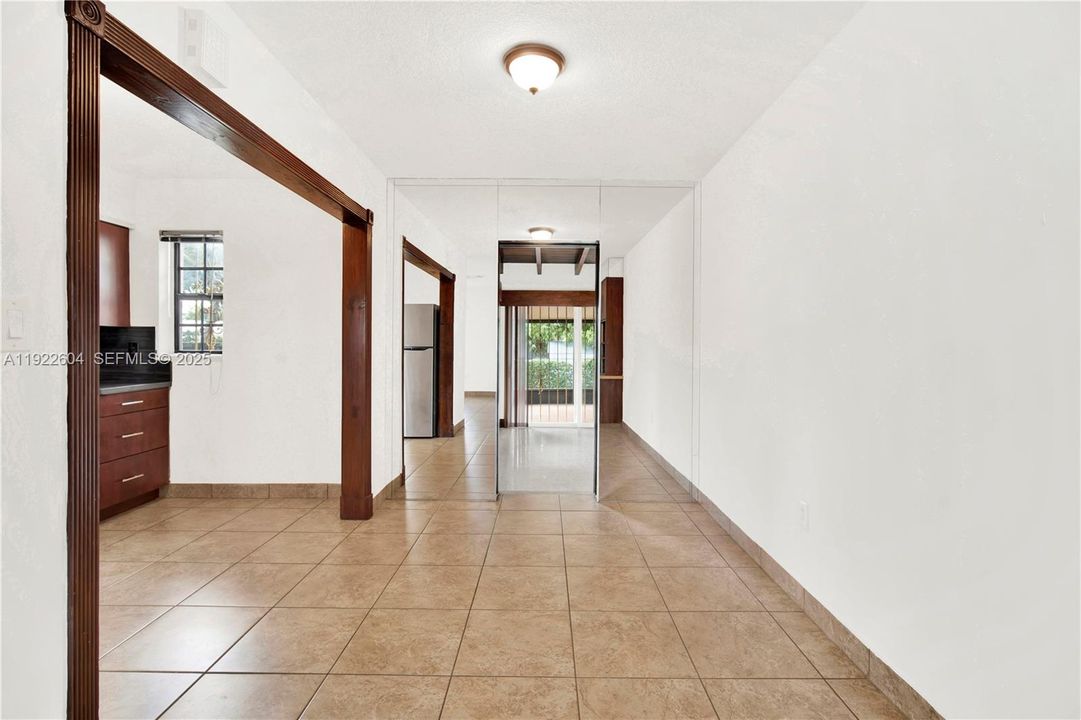 For Sale: $575,000 (2 beds, 2 baths, 1319 Square Feet)