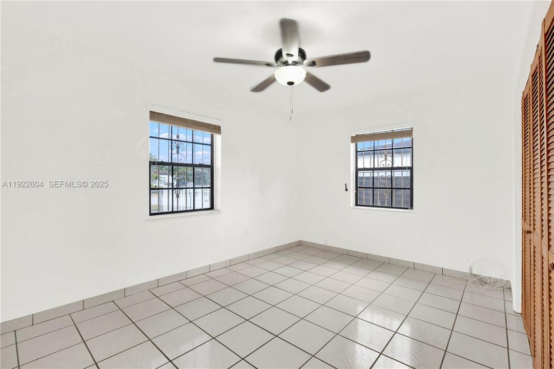 For Sale: $575,000 (2 beds, 2 baths, 1319 Square Feet)