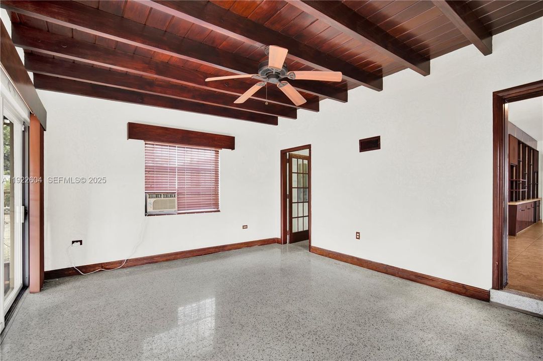 For Sale: $575,000 (2 beds, 2 baths, 1319 Square Feet)