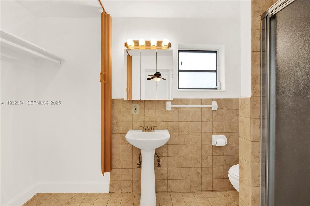 For Sale: $575,000 (2 beds, 2 baths, 1319 Square Feet)