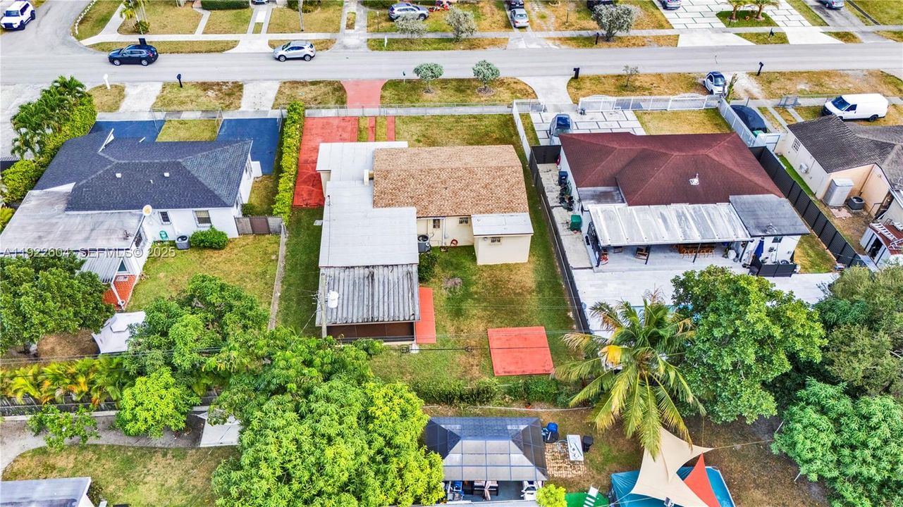 For Sale: $575,000 (2 beds, 2 baths, 1319 Square Feet)