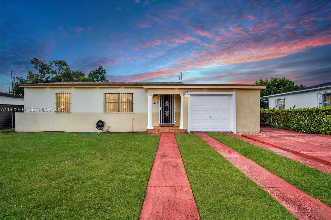 For Sale: $575,000 (2 beds, 2 baths, 1319 Square Feet)