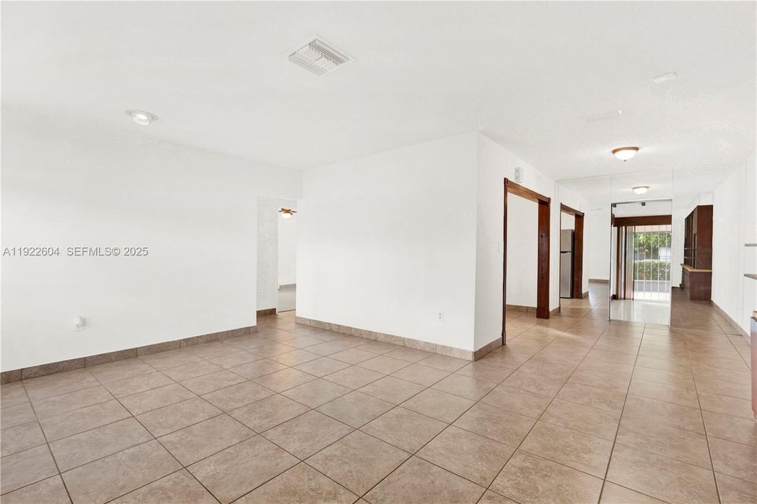 For Sale: $575,000 (2 beds, 2 baths, 1319 Square Feet)