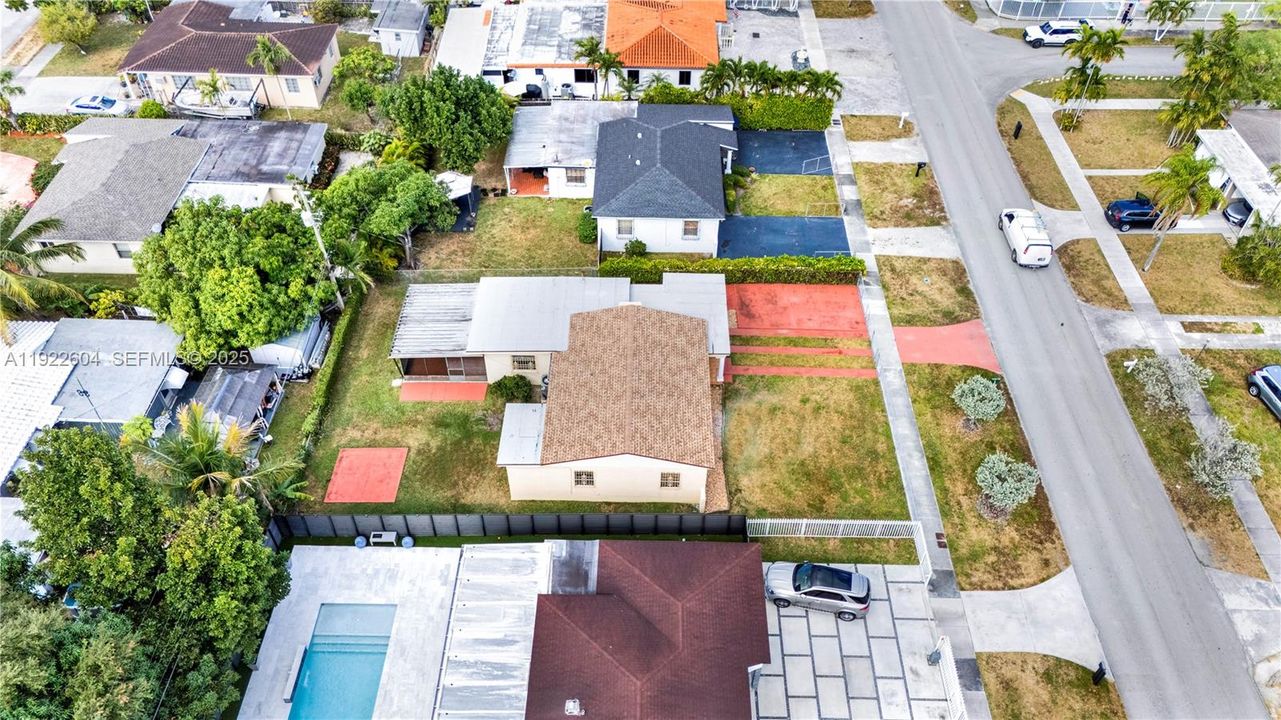 For Sale: $575,000 (2 beds, 2 baths, 1319 Square Feet)