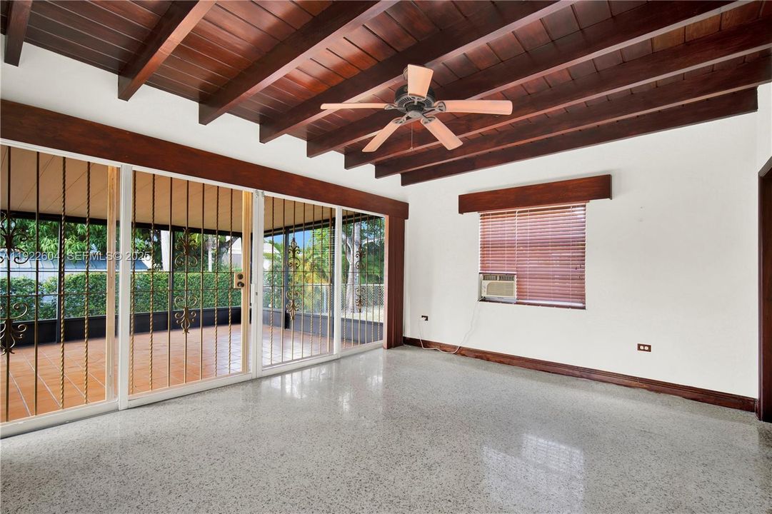 For Sale: $575,000 (2 beds, 2 baths, 1319 Square Feet)