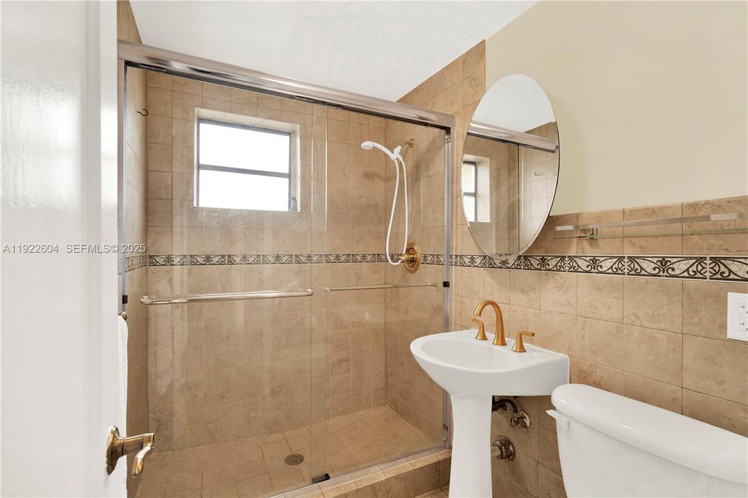 For Sale: $575,000 (2 beds, 2 baths, 1319 Square Feet)