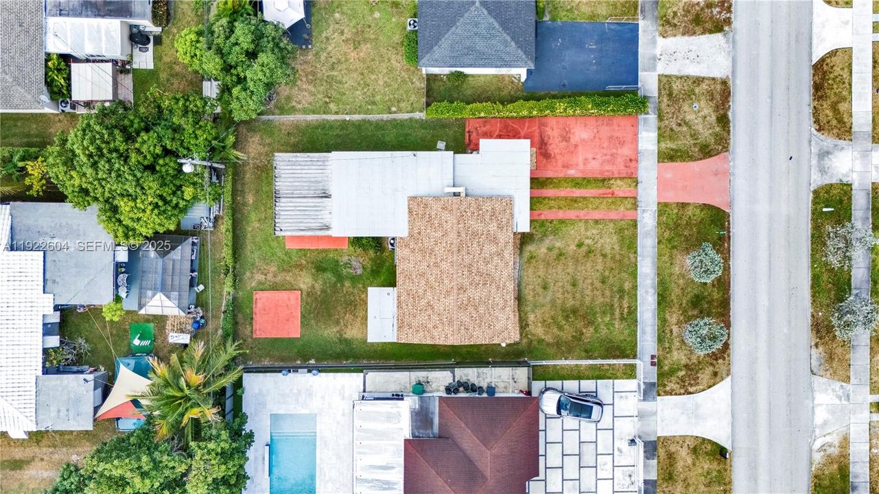 For Sale: $575,000 (2 beds, 2 baths, 1319 Square Feet)