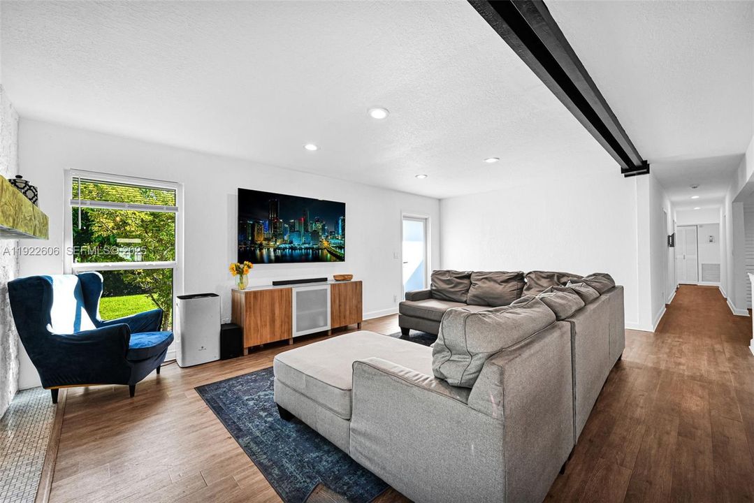 For Sale: $490,000 (4 beds, 2 baths, 1716 Square Feet)