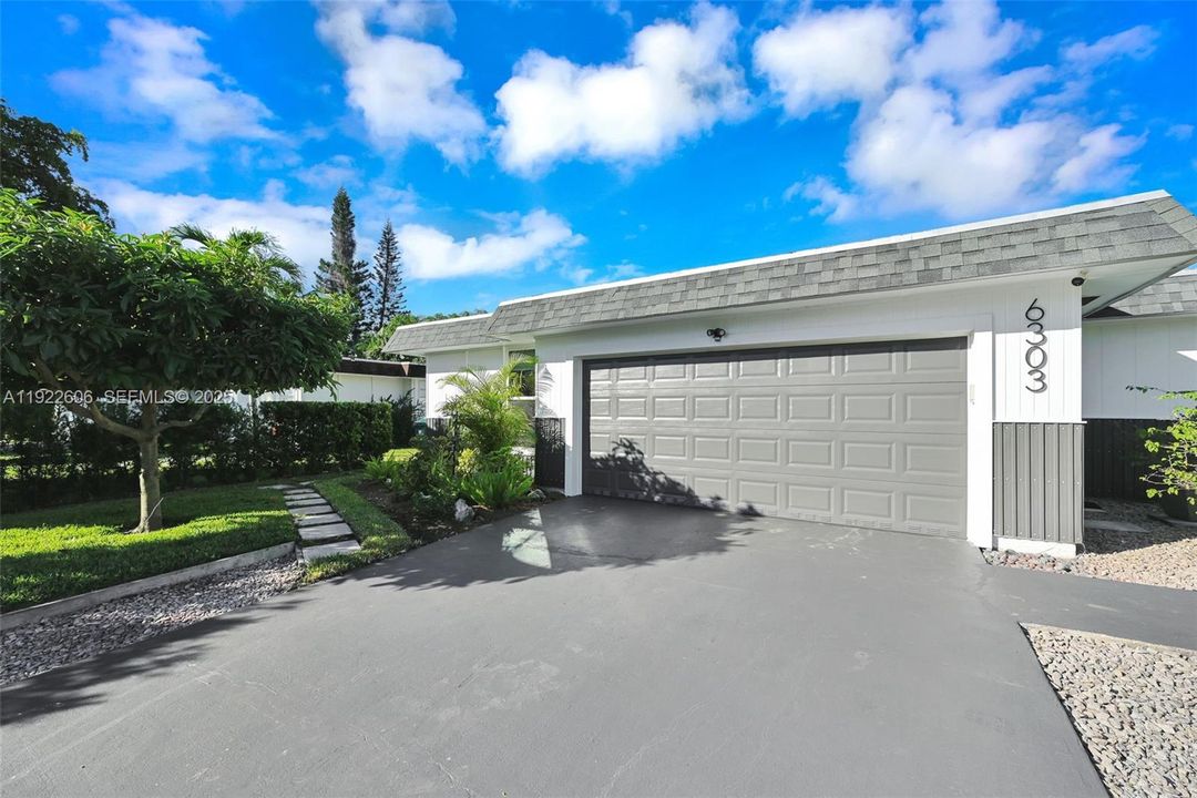 For Sale: $490,000 (4 beds, 2 baths, 1716 Square Feet)