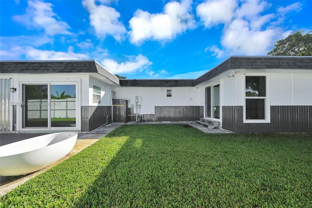 For Sale: $490,000 (4 beds, 2 baths, 1716 Square Feet)