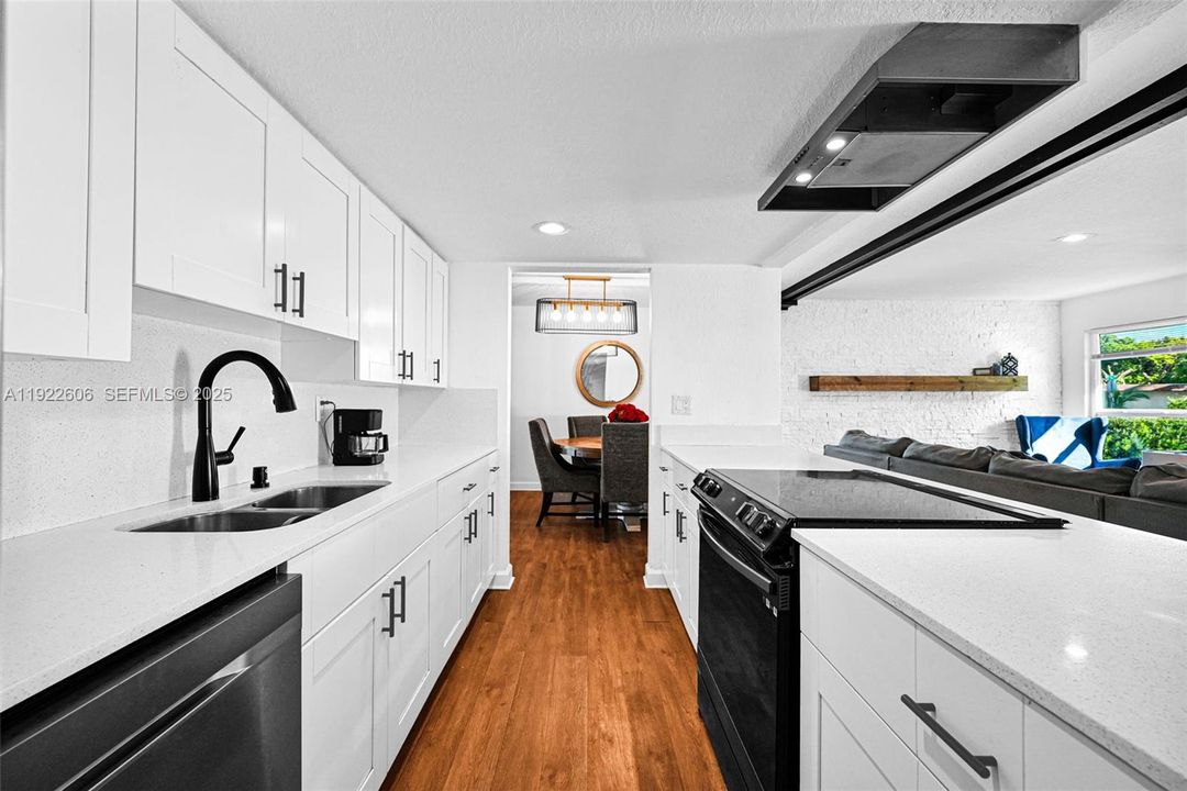 For Sale: $490,000 (4 beds, 2 baths, 1716 Square Feet)