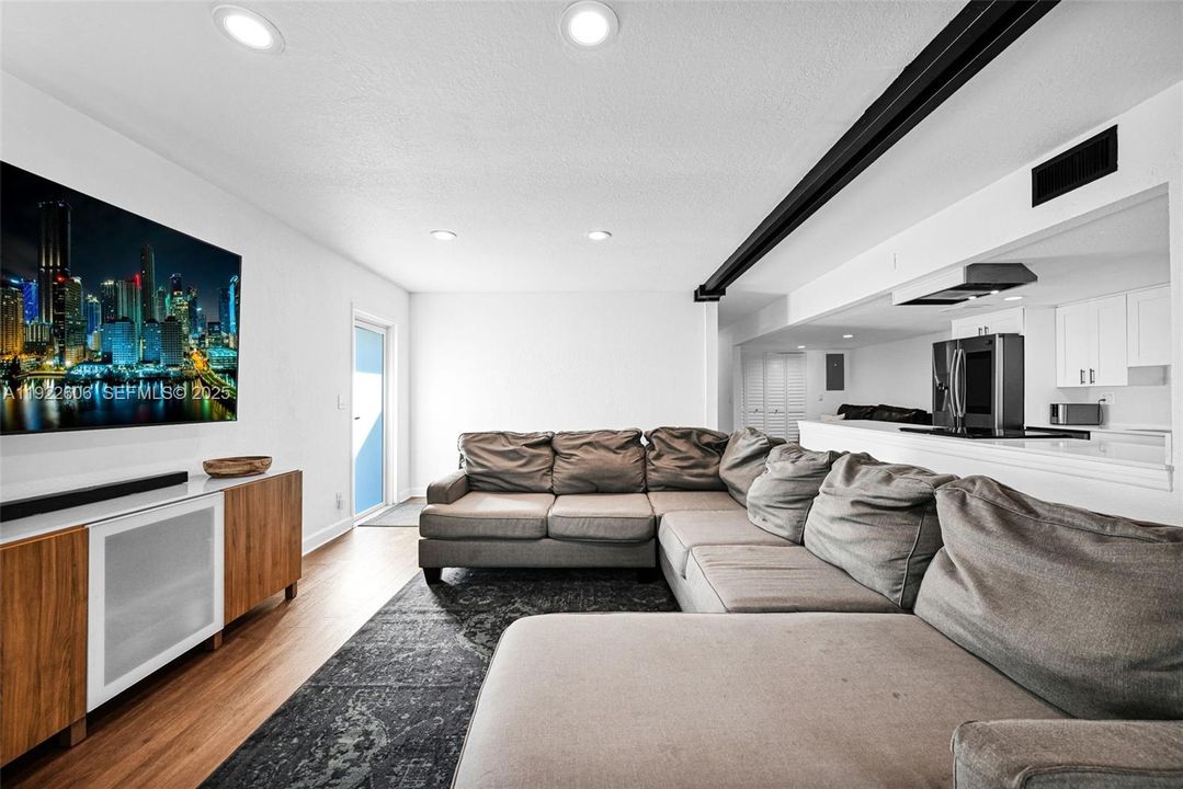 For Sale: $490,000 (4 beds, 2 baths, 1716 Square Feet)