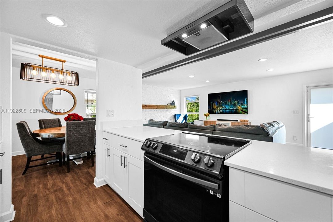 For Sale: $490,000 (4 beds, 2 baths, 1716 Square Feet)