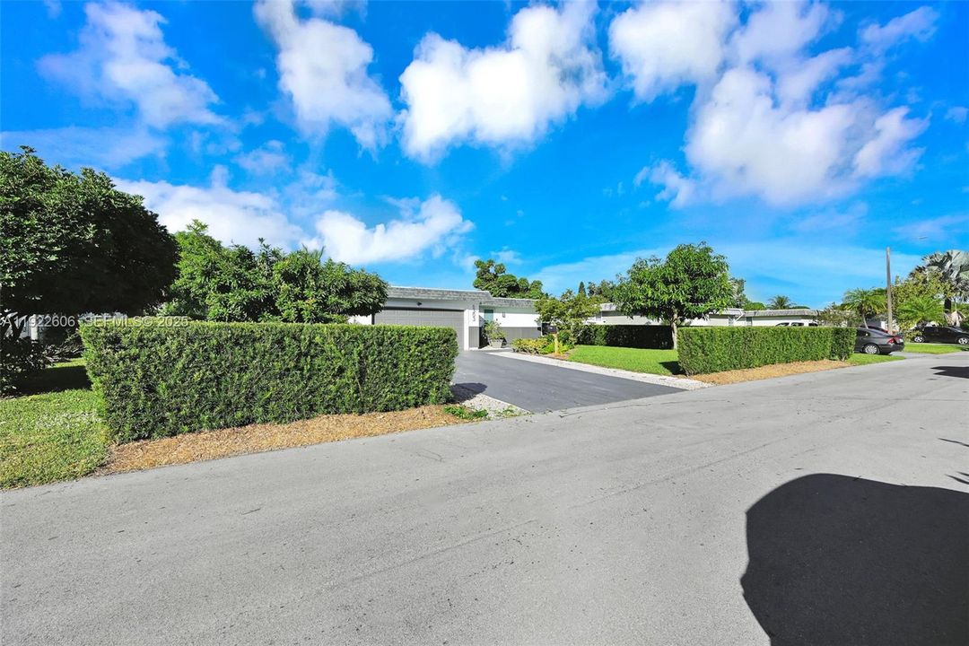 For Sale: $490,000 (4 beds, 2 baths, 1716 Square Feet)