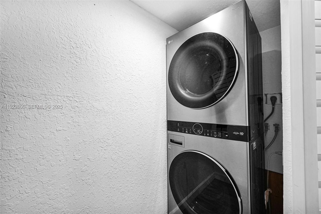 For Sale: $490,000 (4 beds, 2 baths, 1716 Square Feet)