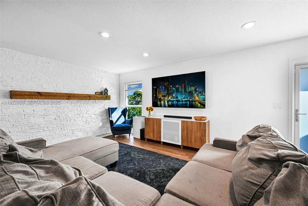 For Sale: $490,000 (4 beds, 2 baths, 1716 Square Feet)