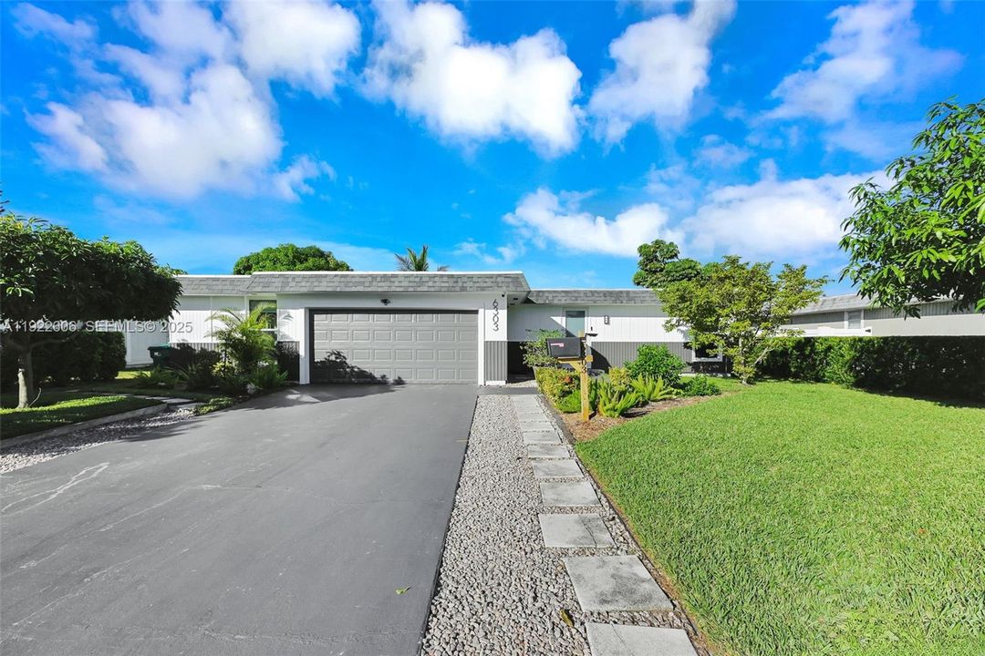 For Sale: $490,000 (4 beds, 2 baths, 1716 Square Feet)