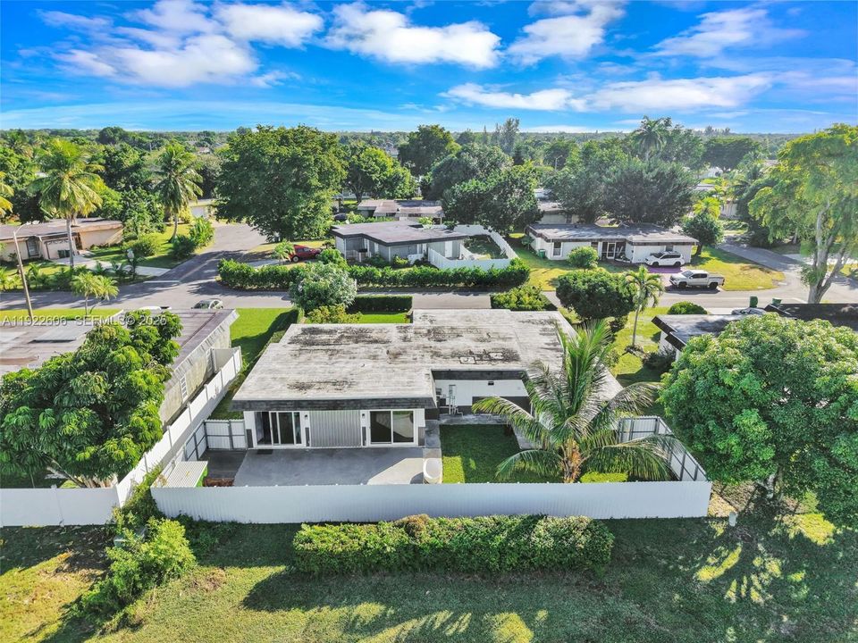 For Sale: $490,000 (4 beds, 2 baths, 1716 Square Feet)