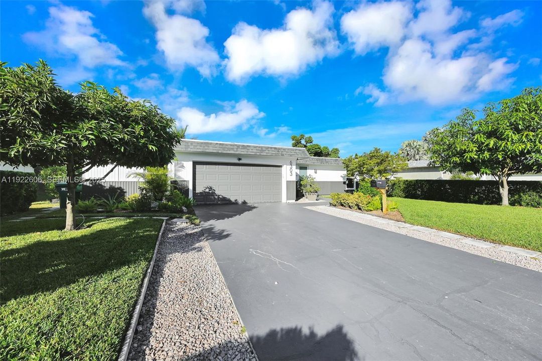 For Sale: $490,000 (4 beds, 2 baths, 1716 Square Feet)